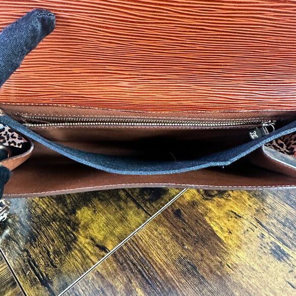 Louis Vuitton Brown Epi Leather Art Deco Clutch Bag - Picture 4 of 16